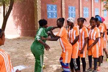 Young malian women play soccer.