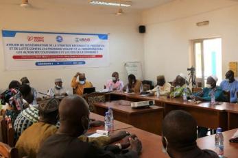 Malian people participating in workshop.